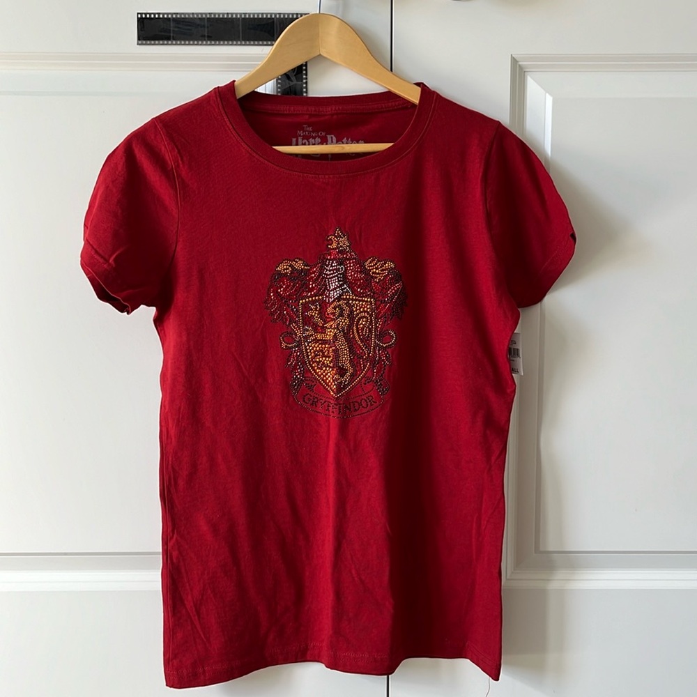 Gryffindor red short sleeve t-shirt with jewels - size small